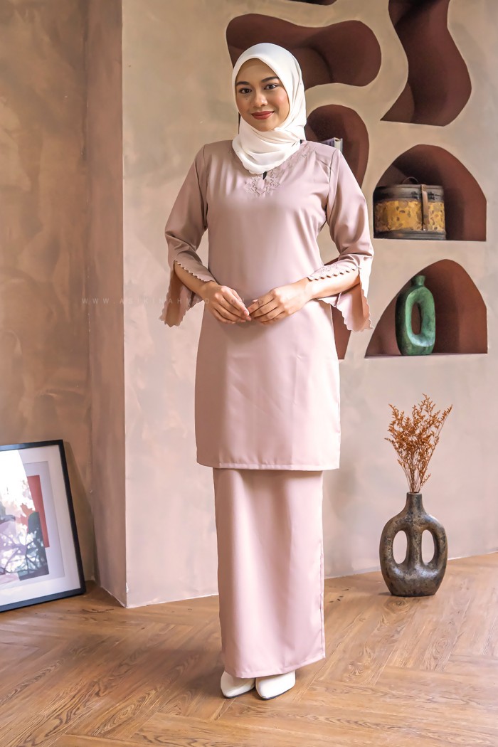 SONIA KURUNG IN LIGHT BROWN