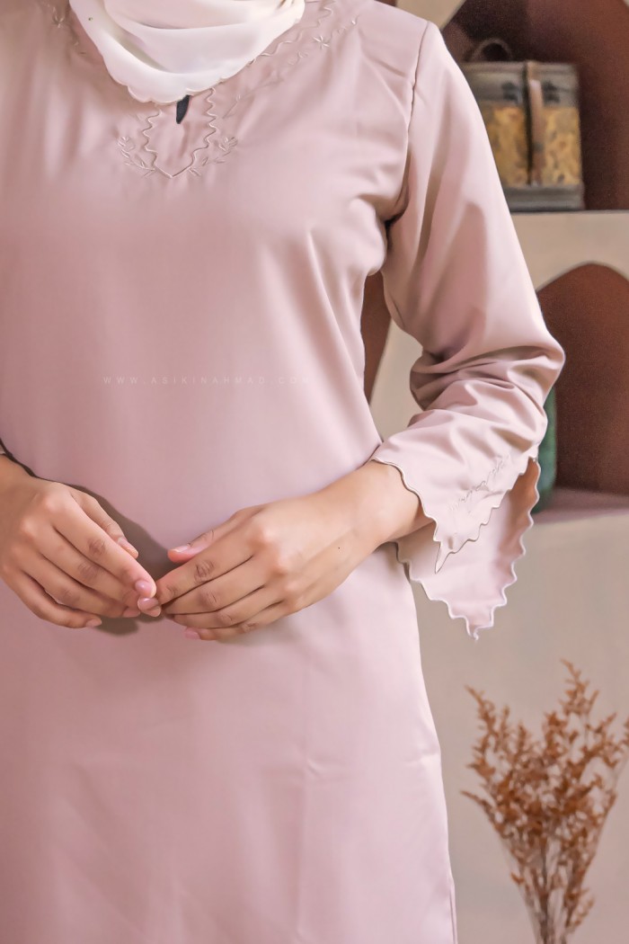 SONIA KURUNG IN LIGHT BROWN