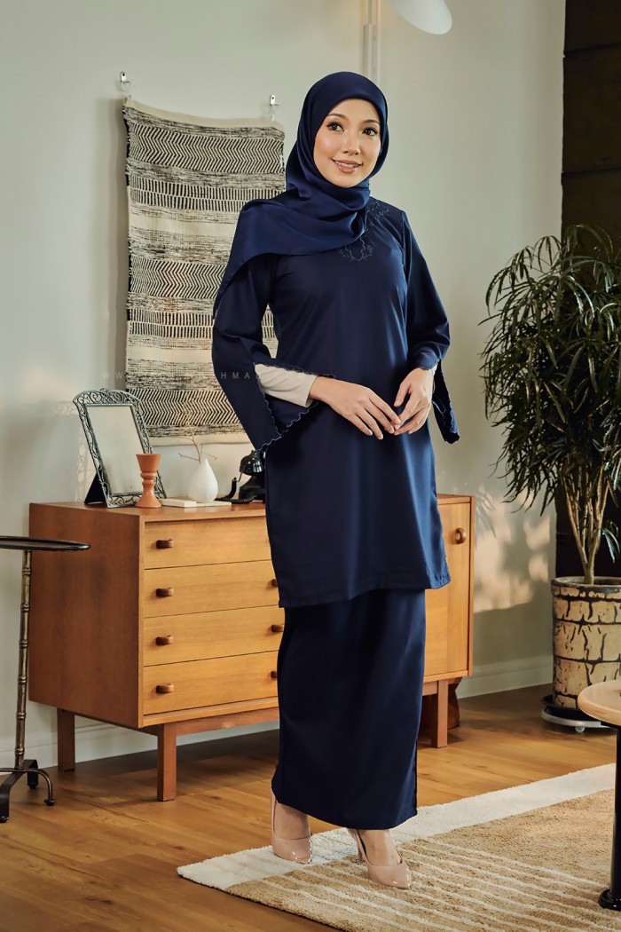 SONIA KURUNG IN NAVY BLUE