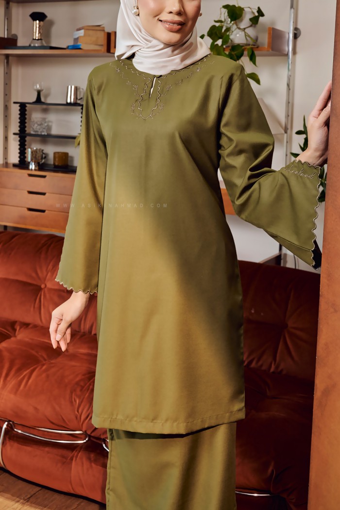 SONIA KURUNG IN OLIVE