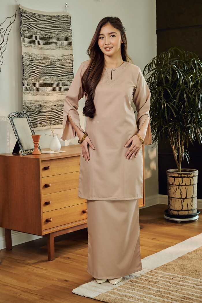 SONIA KURUNG IN SOFT BROWN