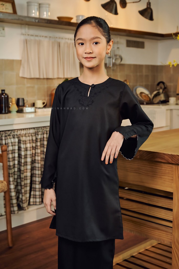 SONIA KURUNG KIDS IN DEEP BLACK