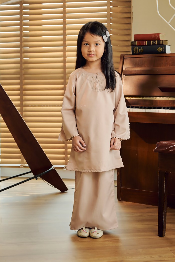 SONIA KURUNG KIDS IN SOFT BROWN