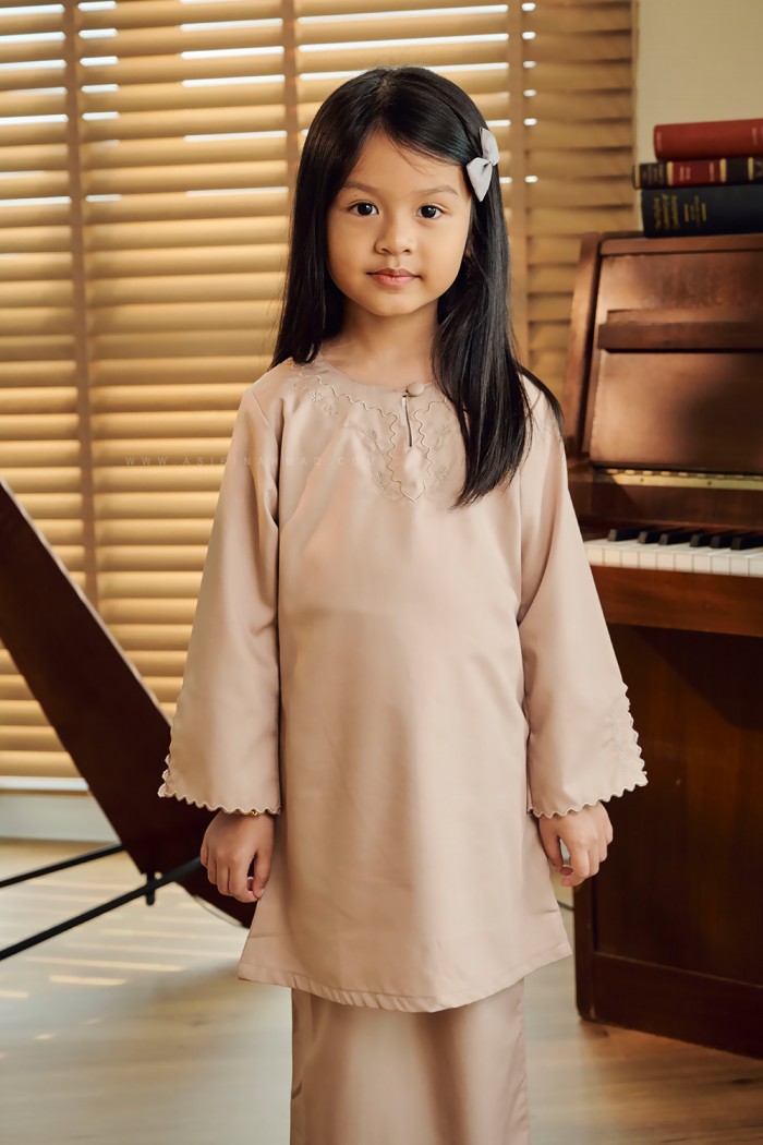 SONIA KURUNG KIDS IN SOFT BROWN