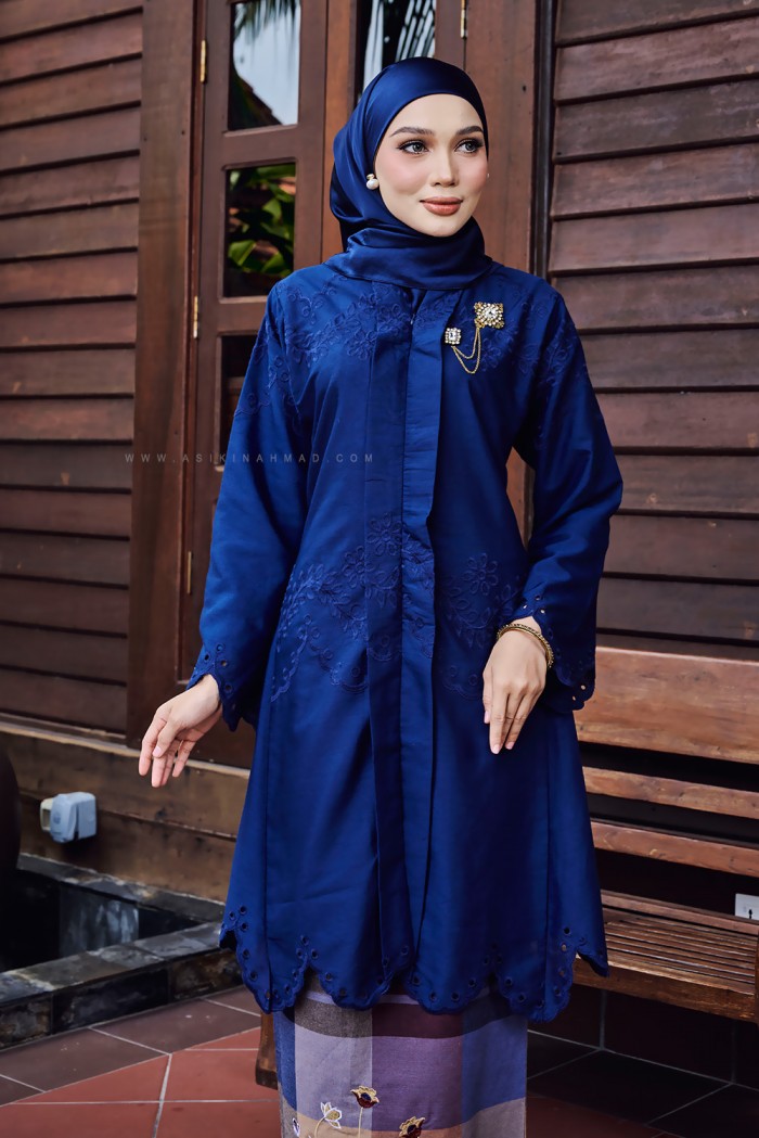 SURIYA KEBARUNG (SR-D3) in NAVY BLUE