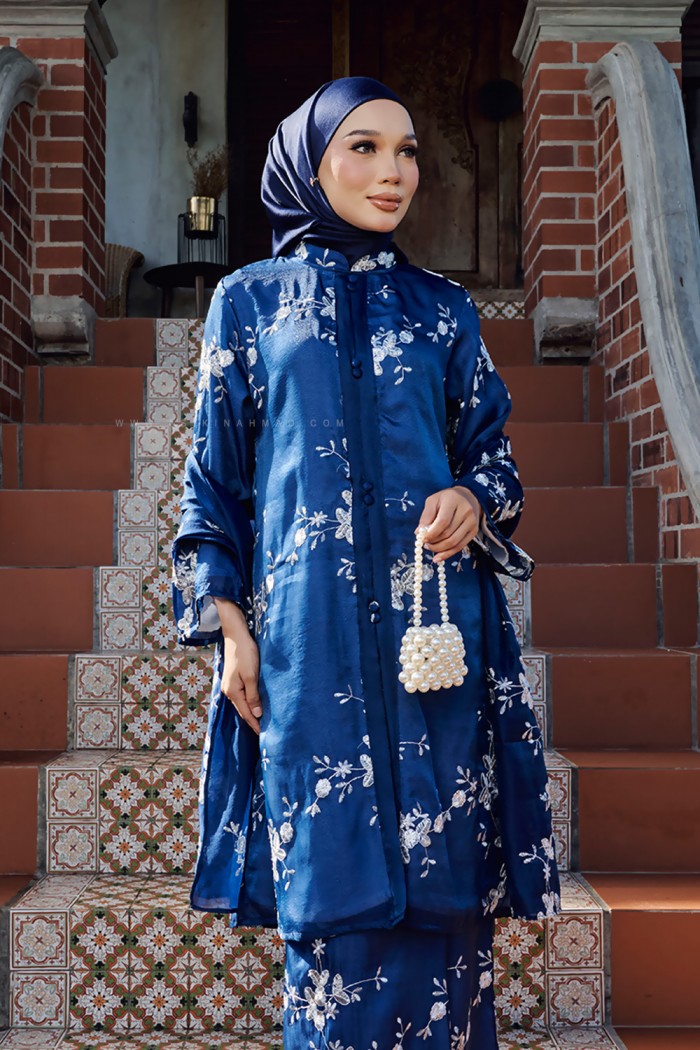 SUTHERA KEBARUNG in NAVY BLUE