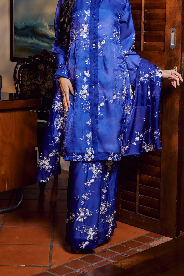 SUTHERA KEBARUNG in ROYAL BLUE