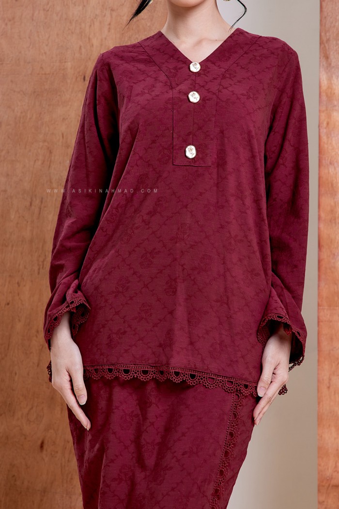 ZEHRA KURUNG in MAROON