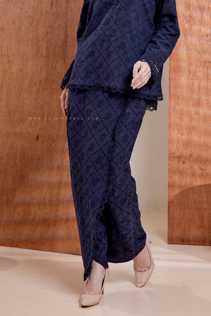 ZEHRA KURUNG in NAVY BLUE