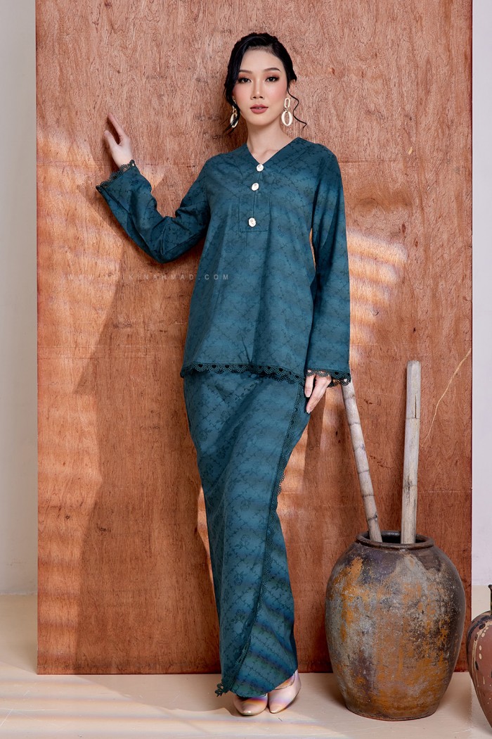 ZEHRA KURUNG in TEAL GREEN