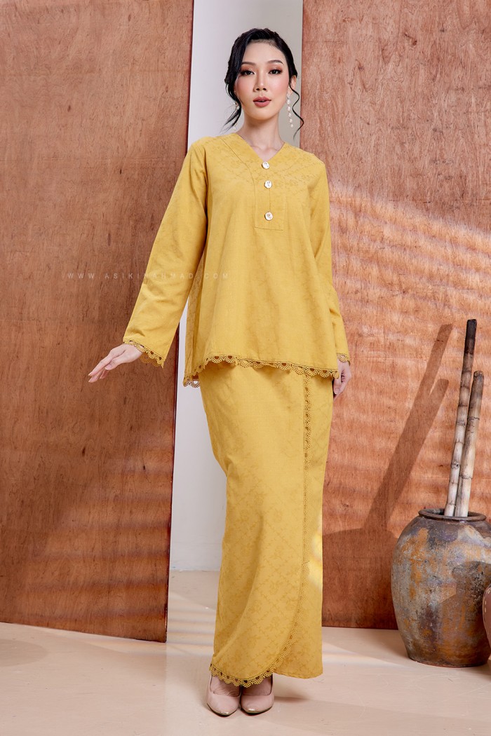 ZEHRA KURUNG in YELLOW