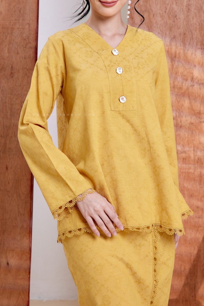 ZEHRA KURUNG in YELLOW