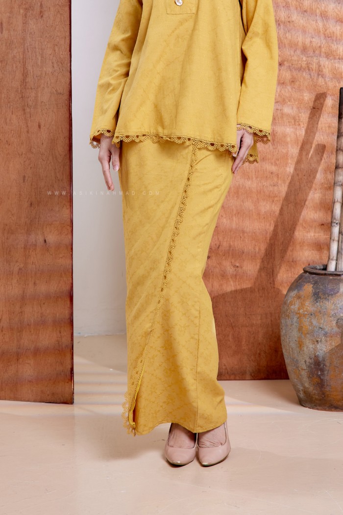 ZEHRA KURUNG in YELLOW