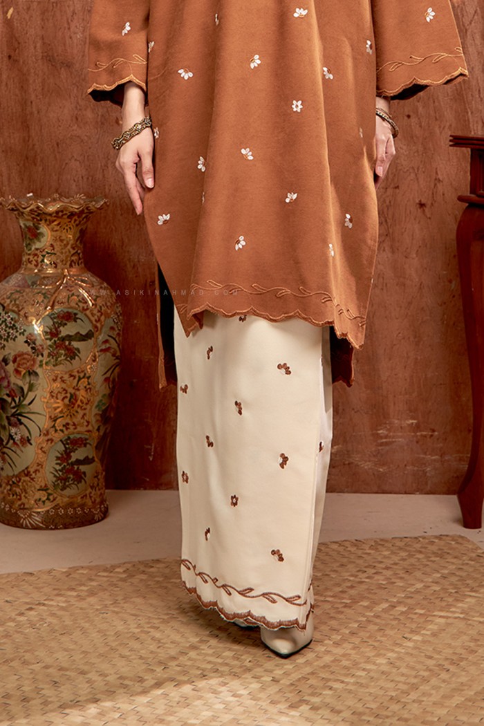 MEKAR SURI KURUNG (MSK-D1) in CARAMEL BROWN