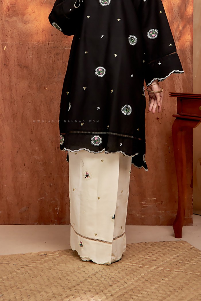 PUTERI RATNA KURUNG (PRK-D2) in BLACK