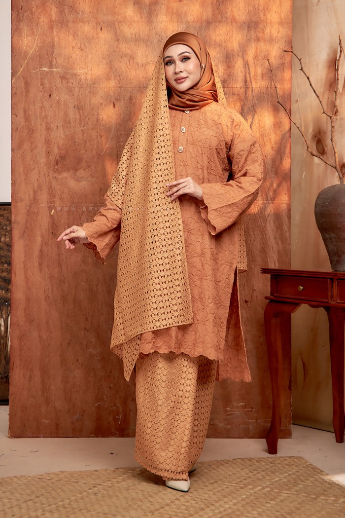 TUN KASMIRA KURUNG (TKE-D3) in GOLDEN OCHRE