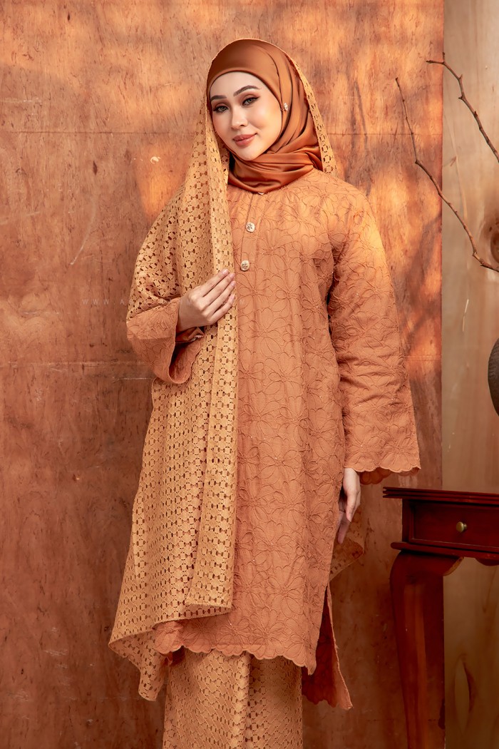 TUN KASMIRA KURUNG (TKE-D3) in GOLDEN OCHRE