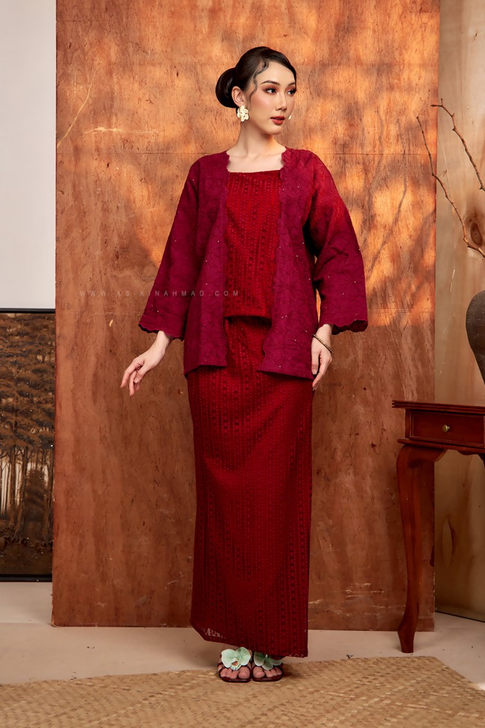 TUN RANI KEBAYA (TRE-D3) in BURGUNDY