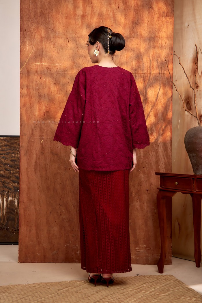 TUN RANI KEBAYA (TRE-D3) in BURGUNDY