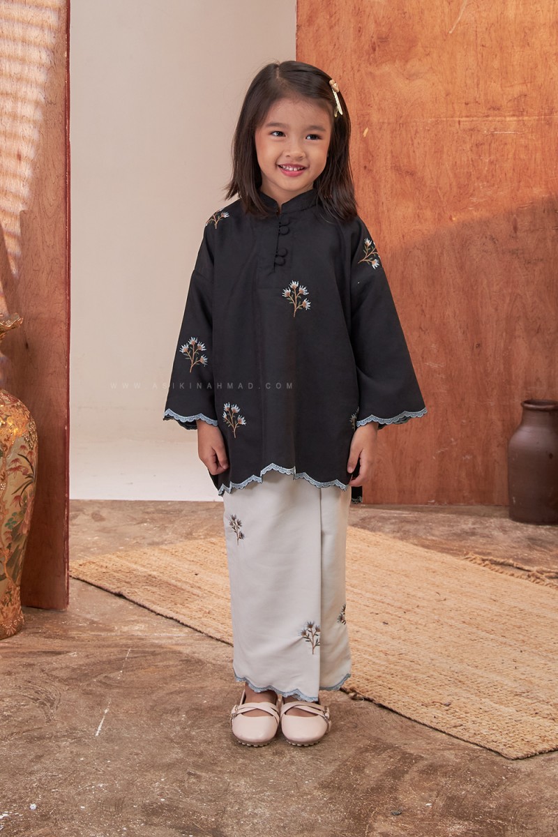 MARIA KURUNG KIDS in DEEP BLACK