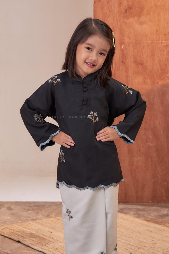 MARIA KURUNG KIDS in DEEP BLACK