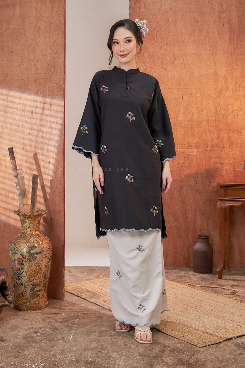 MARIA KURUNG SULAM in DEEP BLACK