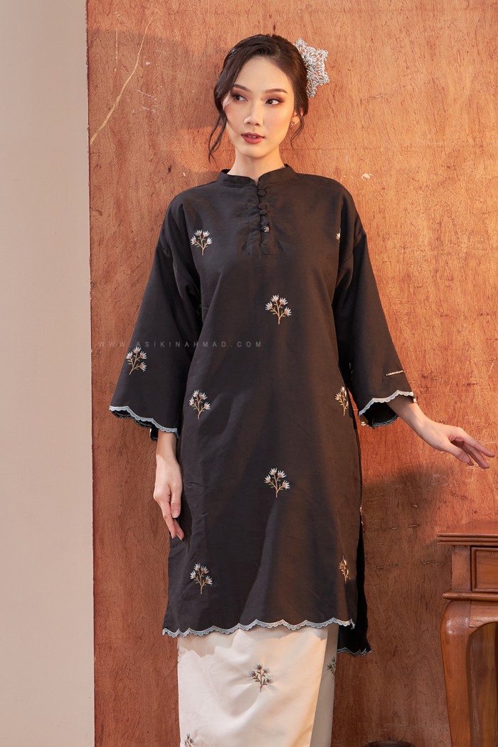 MARIA KURUNG SULAM in DEEP BLACK